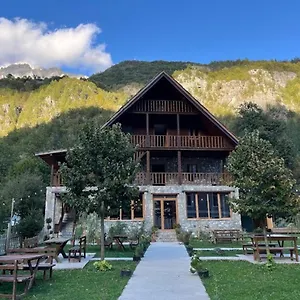 https://alpinehouse-theth.albaniahotels.org